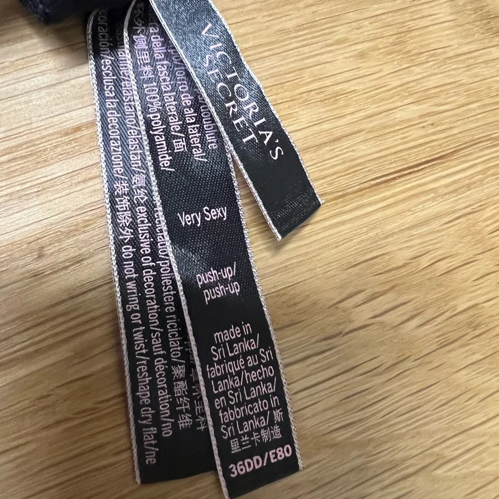 Victorias Secret Very Sexy Push Up Bra 36DD - Picture 6 of 7